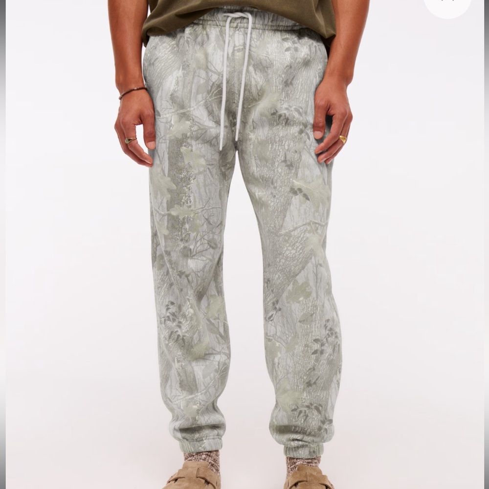 Abercrombie & Fitch Sage Green Camouflage Relaxed Sweatpant